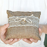 Petit Coussin Alliances Jute et Dentelle