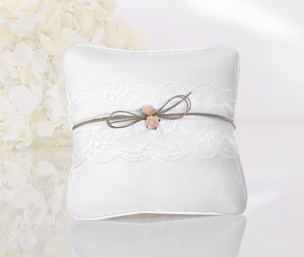 Coussin porte alliance dentelle et organza pas cher