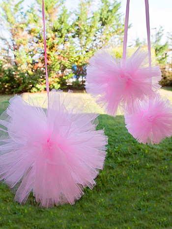 Boule tulle suspendue jardin