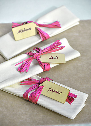 Deco de serviettes de table avec raphia