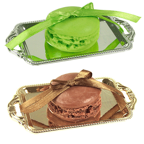 Savons Macarons sur Plateau Métallisé