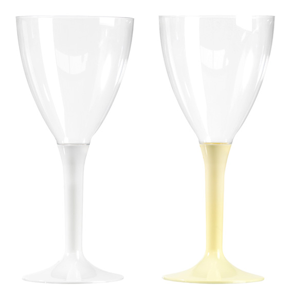 Verres à pied jetables