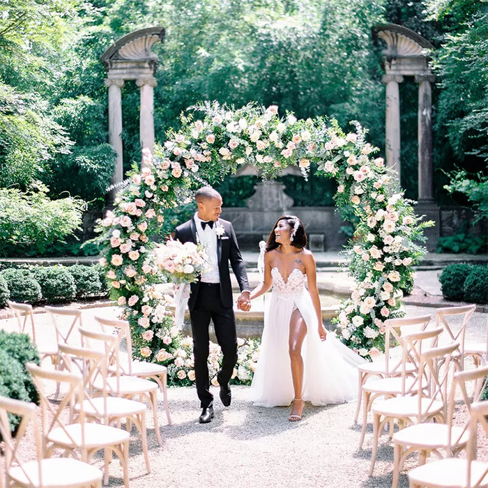 Arche de ballons géante sauge et blanc - Décoration mariage