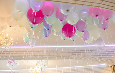 Ballons suspendus plafond