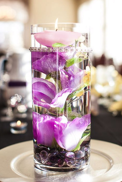 Bougie flottante dans un vase centre de table