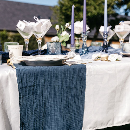 Chemin de table en dentelle bleu marine