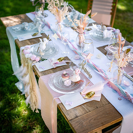 Décoration de table et de salle Baptême blanc et argent.