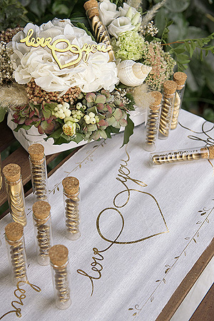 Chemin de Table Love Blanc Gold Mariage Pas Cher