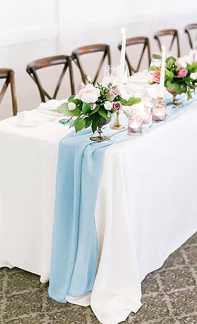 Decoration Nappage Buffet Mariage avec Chemin Table Bleu Ciel