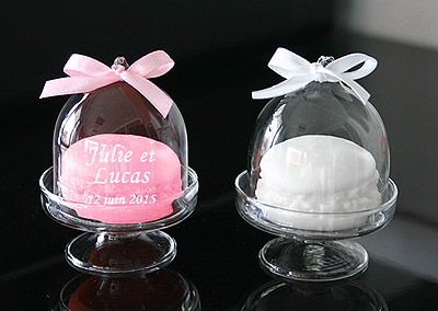 Savons Macarons Cloche en Plastique