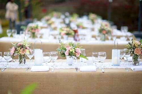 Chemin de table Vive les Mariés en jute - pièce