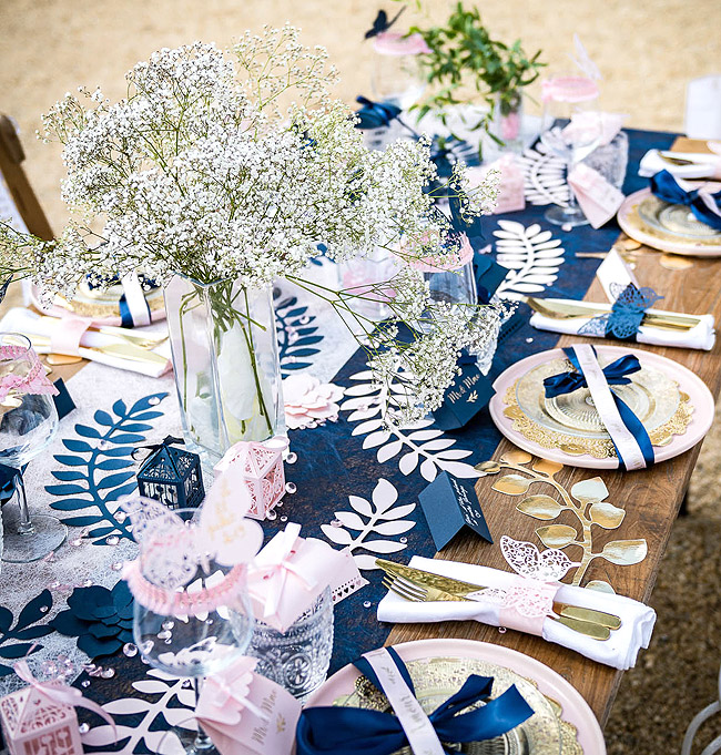 Decoration Table Fetes Blanc Bleu Marine Rose Clair