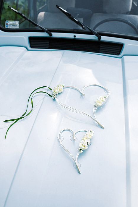 Décoration Voiture Mariage, Kit de décoration de Voiture de Mariage, Fleurs  artificielles Blanches et Ruban Blanc