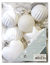 Boules Coeurs Cadeaux et Etoiles pour Sapin Blanc