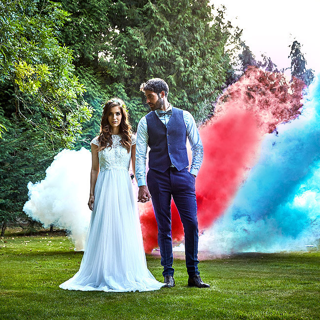 Fumigène à Main Rouge 45 Secondes pour stade, mariage et photos