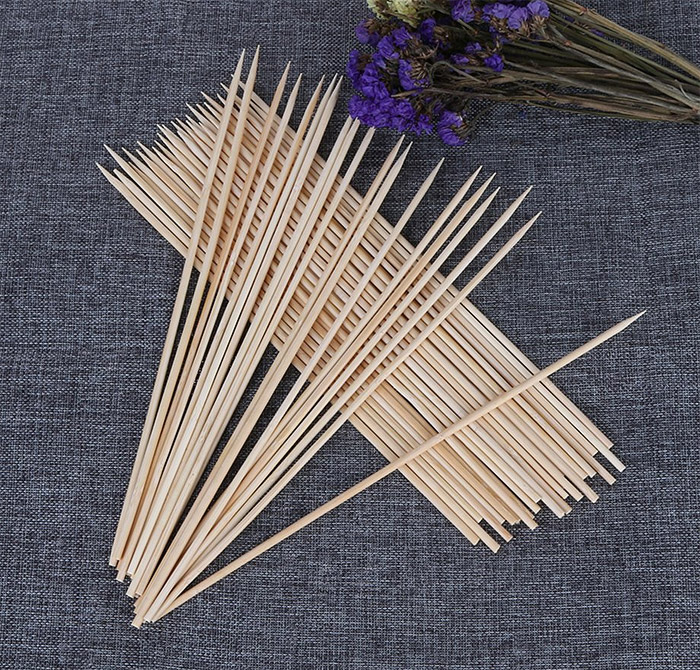 Petit pique brochette en bois 15 cm